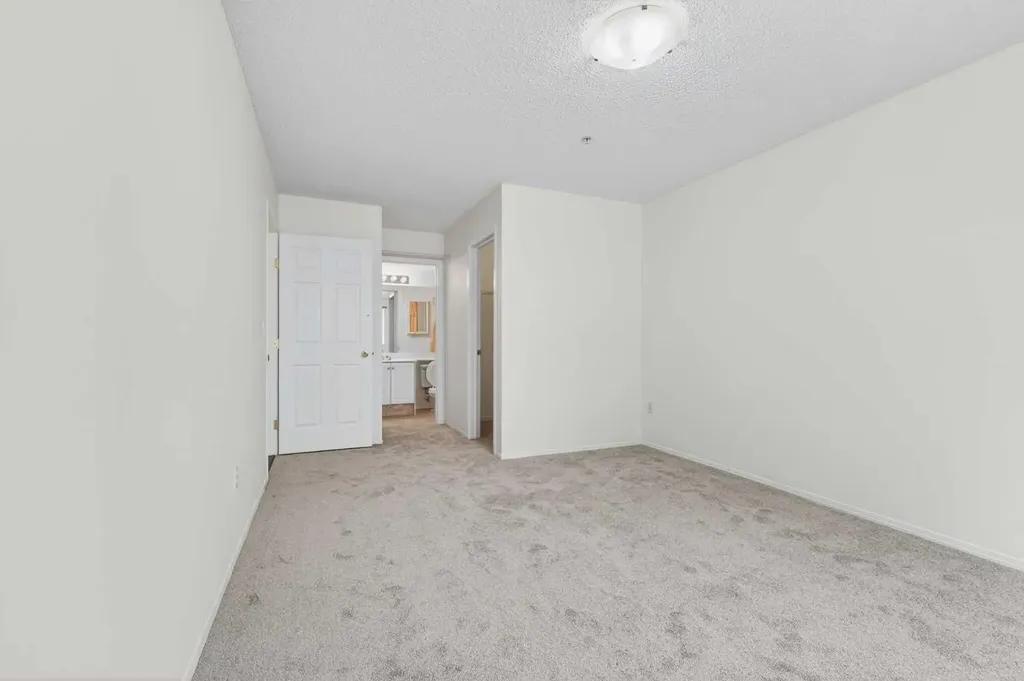 280 Shawville Way SE Calgary AB T2Y 3Z8