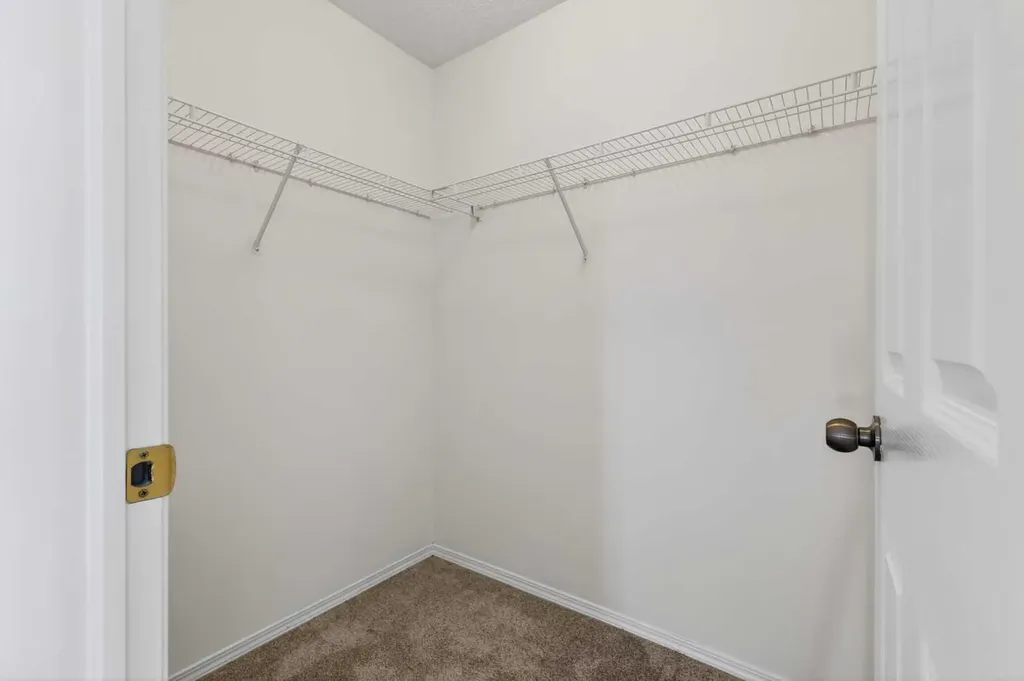 280 Shawville Way SE Calgary AB T2Y 3Z8
