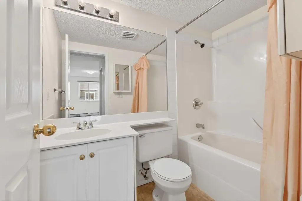 280 Shawville Way SE Calgary AB T2Y 3Z8
