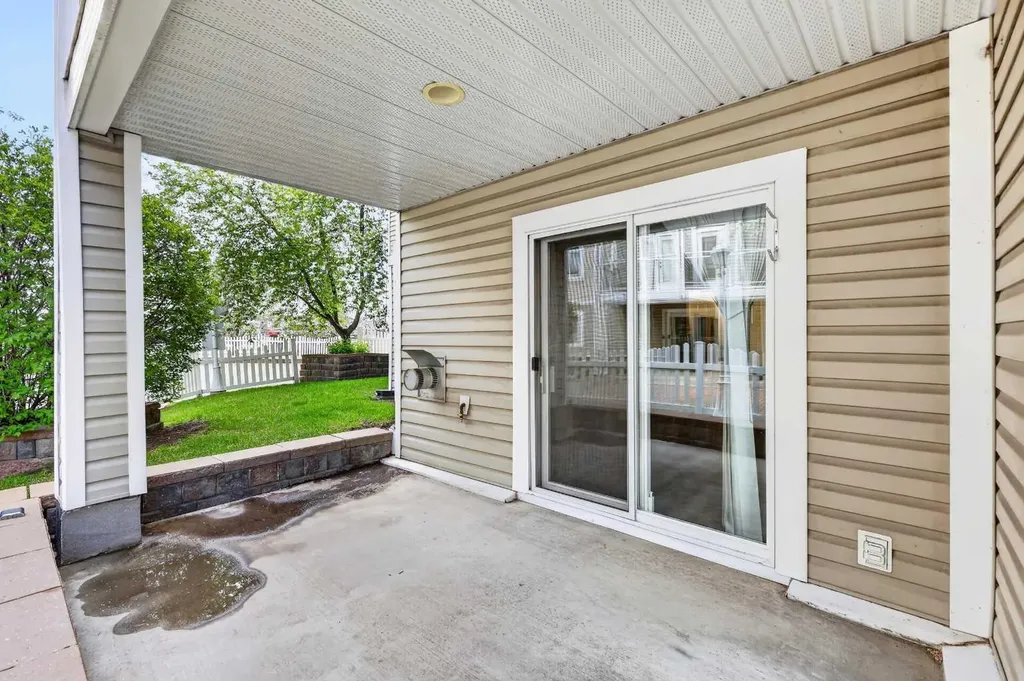 280 Shawville Way SE Calgary AB T2Y 3Z8