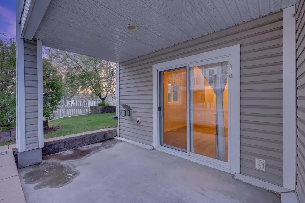 280 Shawville Way SE Calgary AB T2Y 3Z8