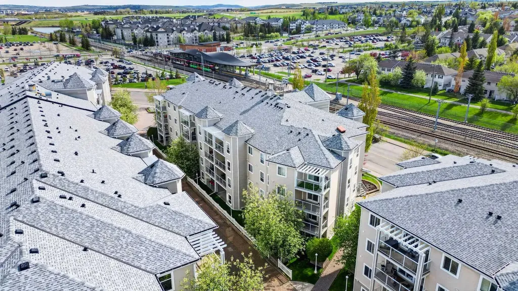 280 Shawville Way SE Calgary AB T2Y 3Z8