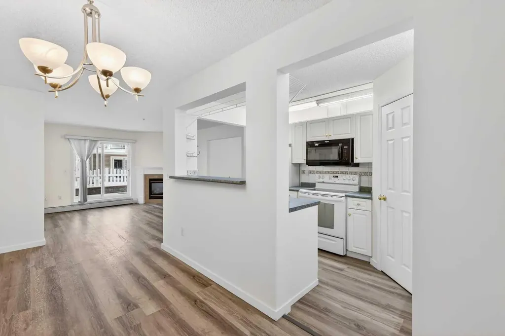280 Shawville Way SE Calgary AB T2Y 3Z8