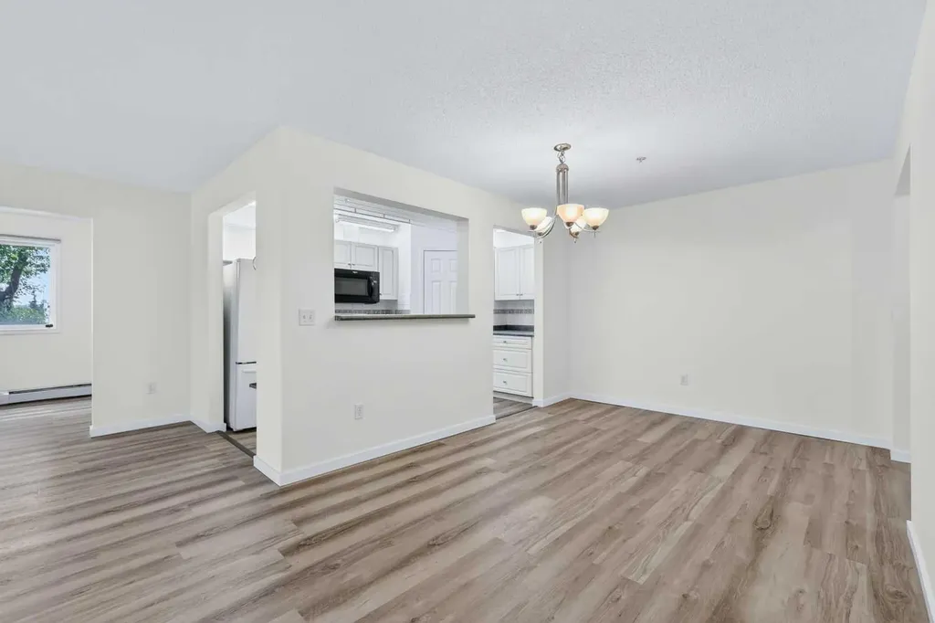 280 Shawville Way SE Calgary AB T2Y 3Z8