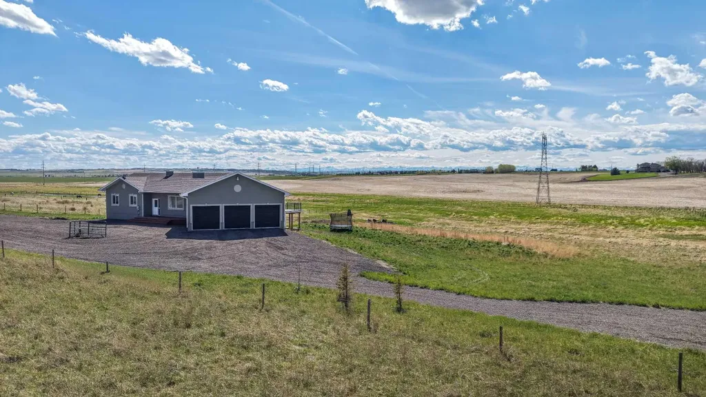 354177 76 Street E Rural Foothills County AB T1S5W9