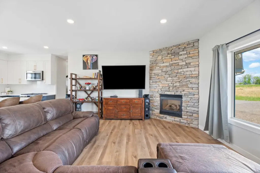 354177 76 Street E Rural Foothills County AB T1S5W9