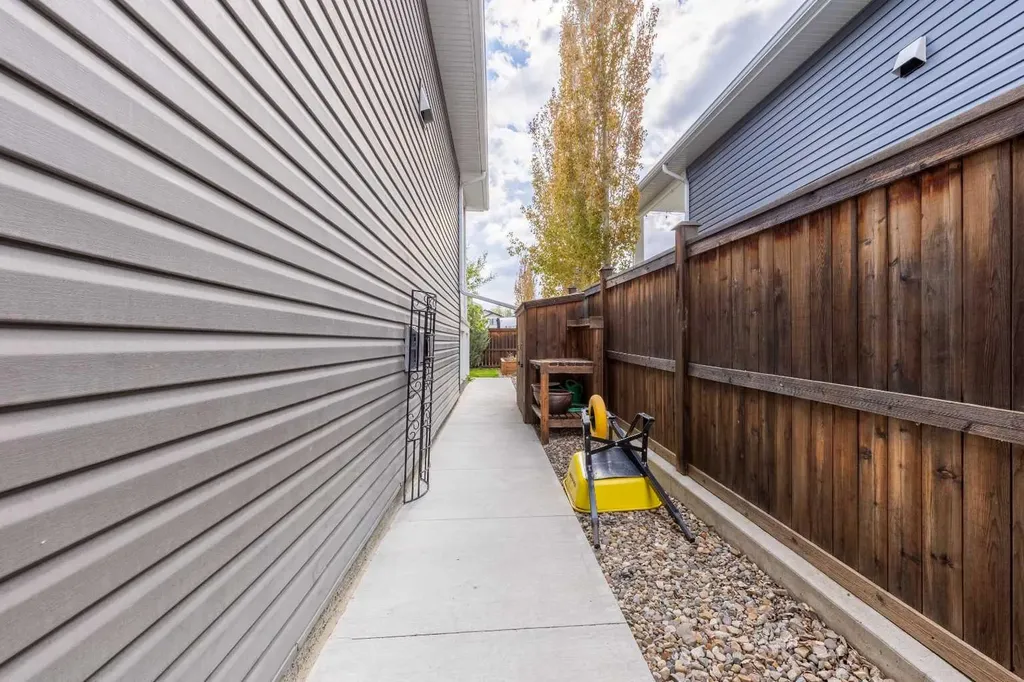 2659 Elm Drive Coaldale AB T1M 0C9