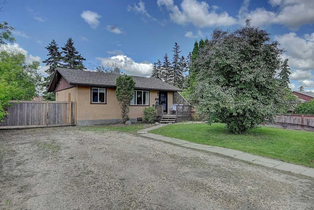 9624 Hillcrest Drive Grande Prairie AB T8V 1A8