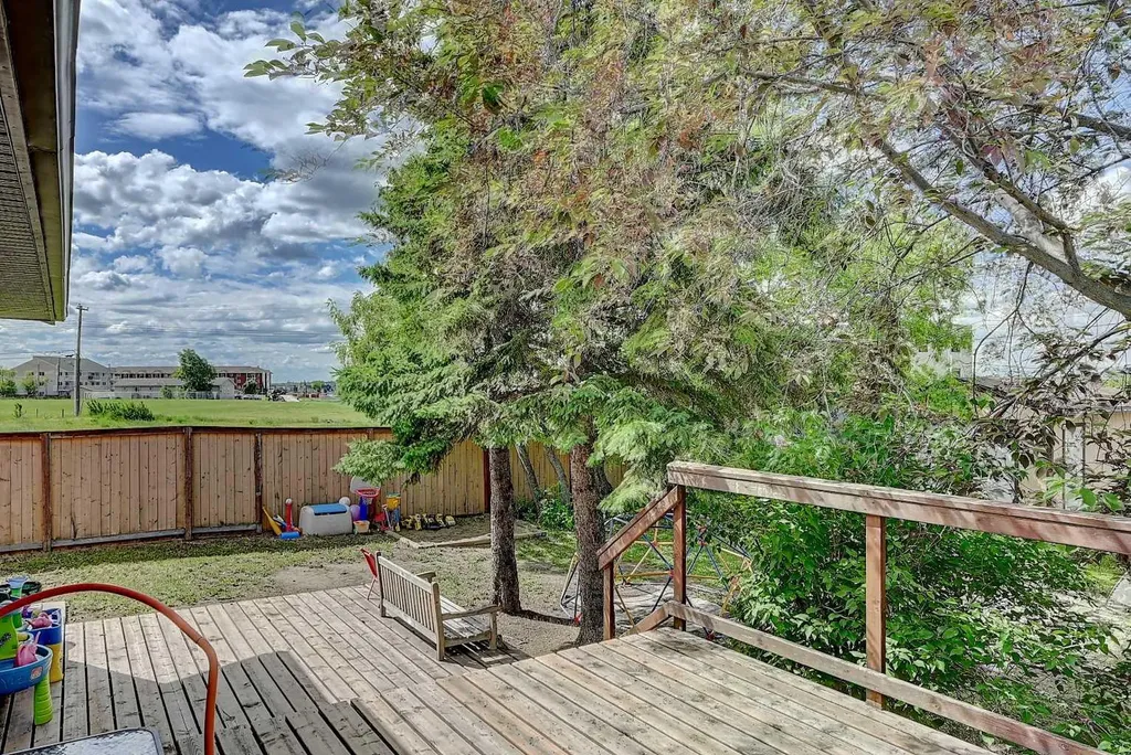 9624 Hillcrest Drive Grande Prairie AB T8V 1A8