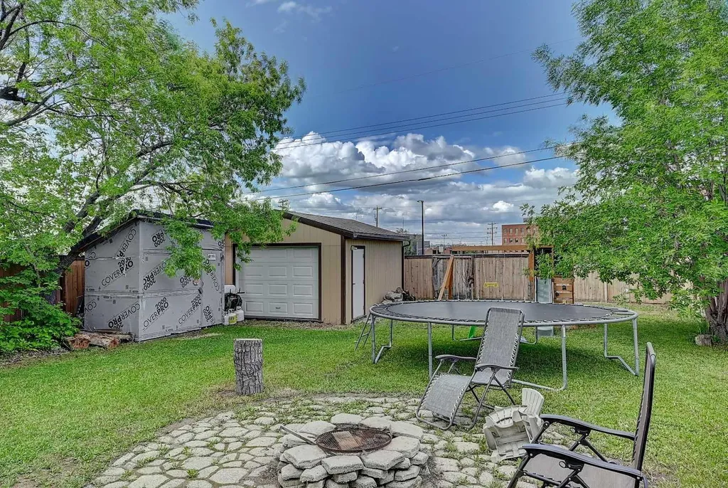 9624 Hillcrest Drive Grande Prairie AB T8V 1A8