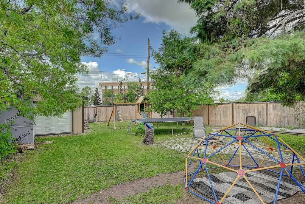 9624 Hillcrest Drive Grande Prairie AB T8V 1A8