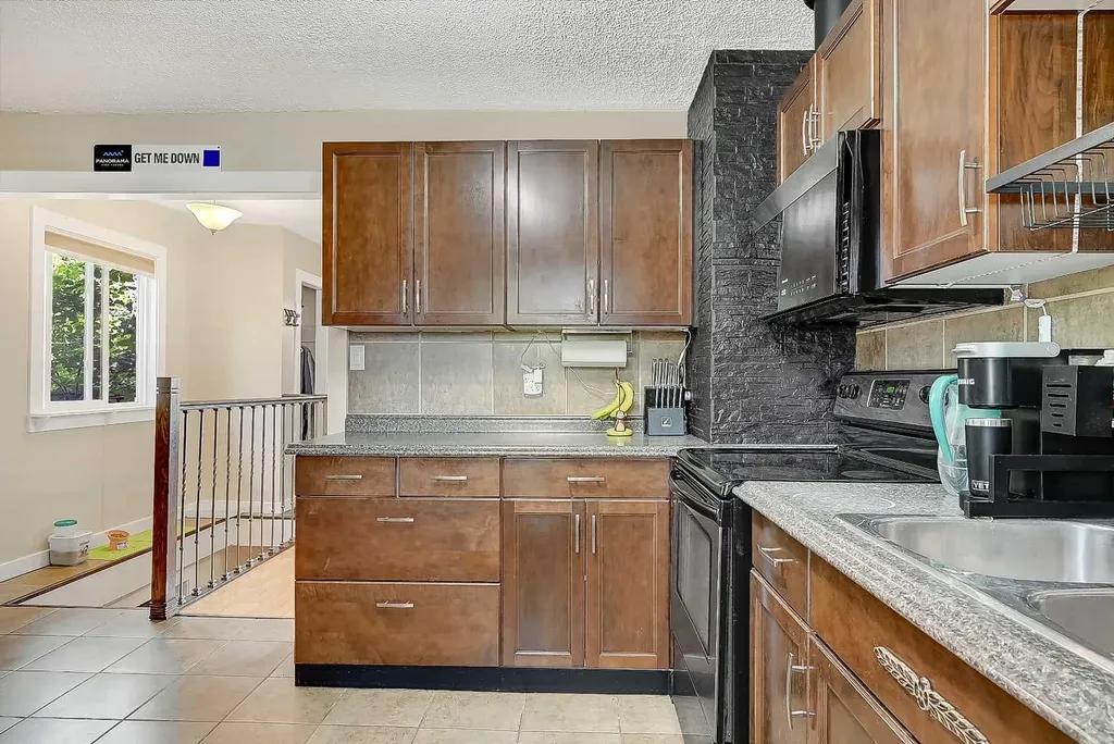 9624 Hillcrest Drive Grande Prairie AB T8V 1A8