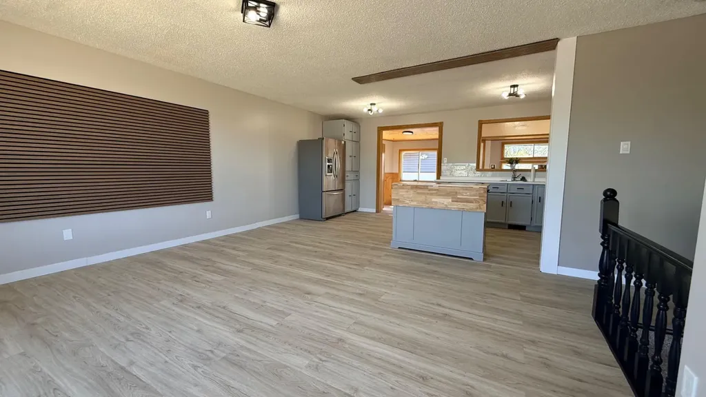 5205 32 Street Lloydminster AB T9V 1G1