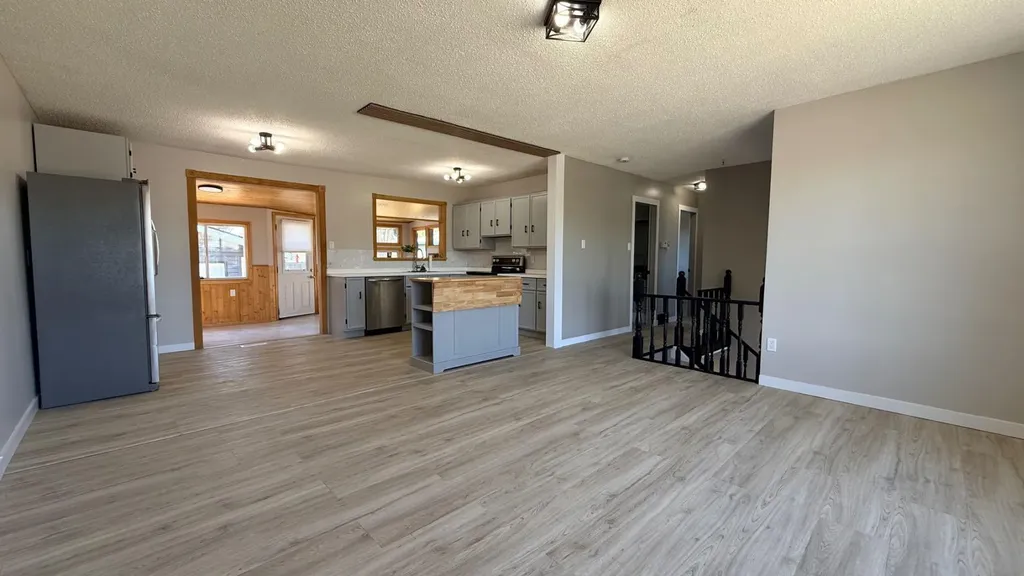 5205 32 Street Lloydminster AB T9V 1G1
