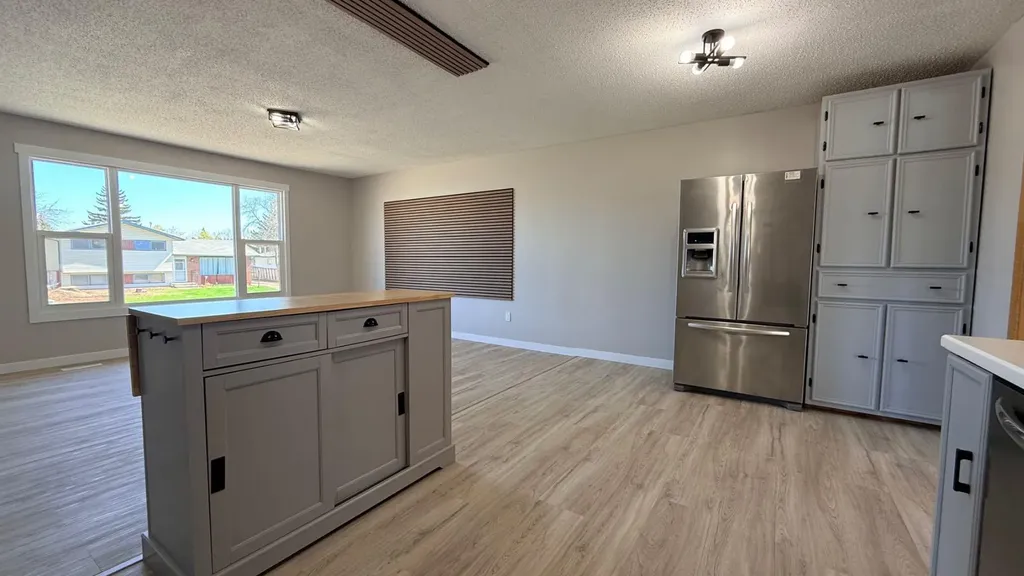 5205 32 Street Lloydminster AB T9V 1G1