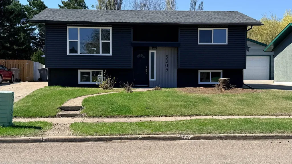 5205 32 Street Lloydminster AB T9V 1G1