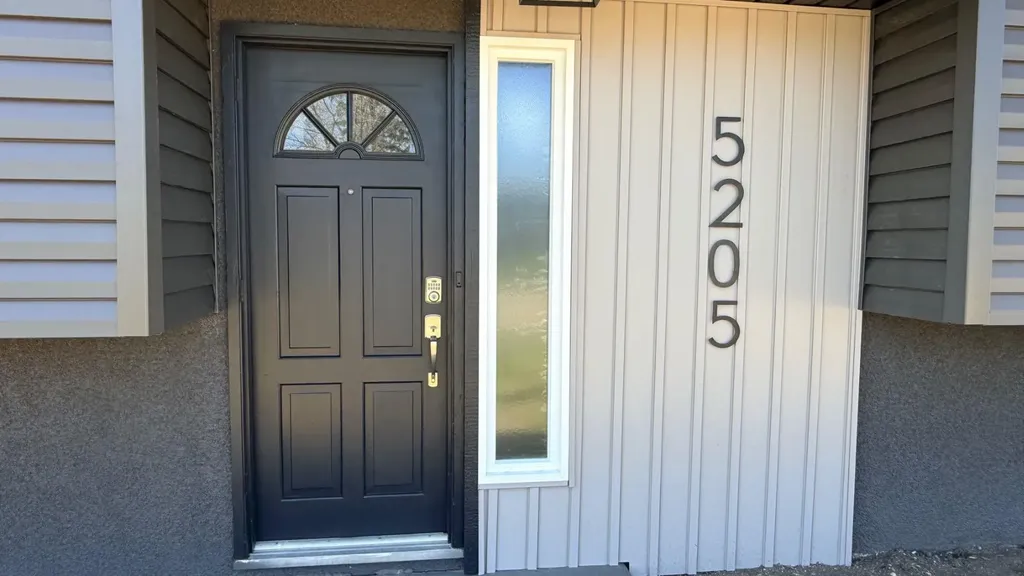 5205 32 Street Lloydminster AB T9V 1G1