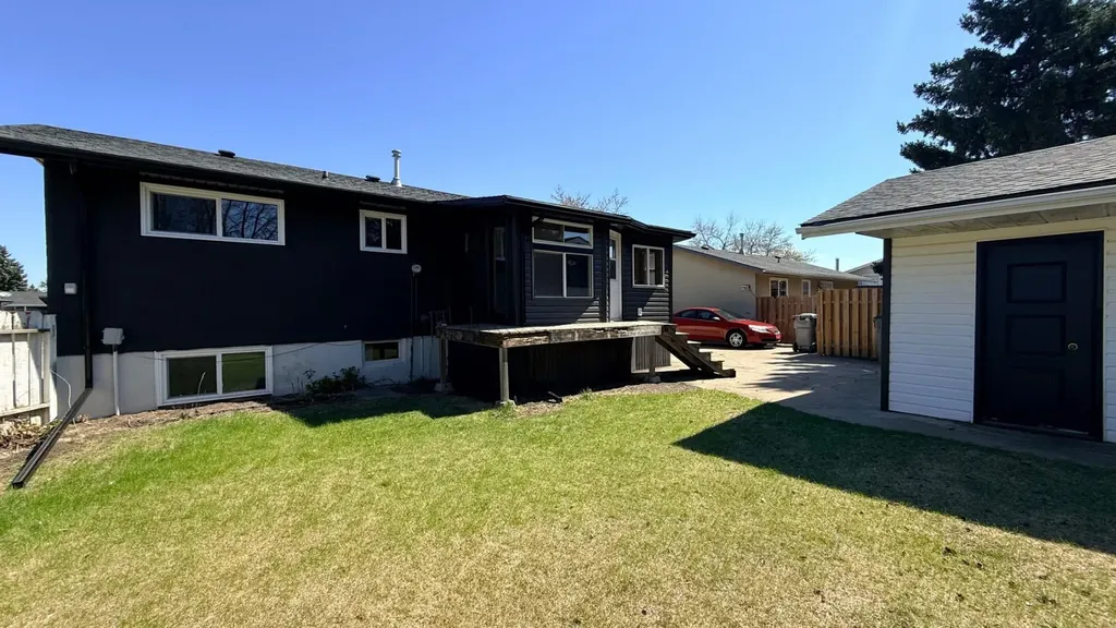 5205 32 Street Lloydminster AB T9V 1G1