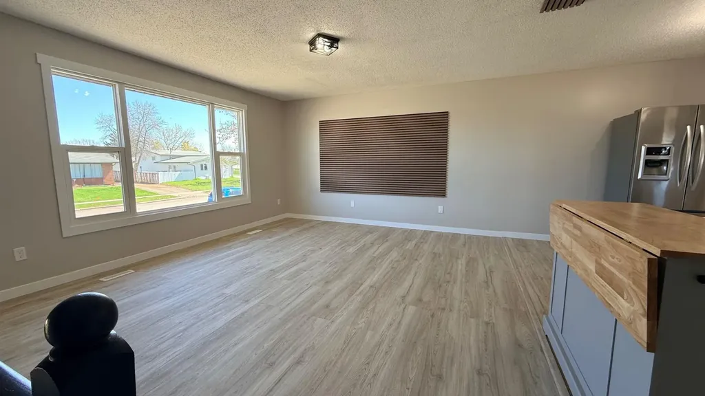 5205 32 Street Lloydminster AB T9V 1G1