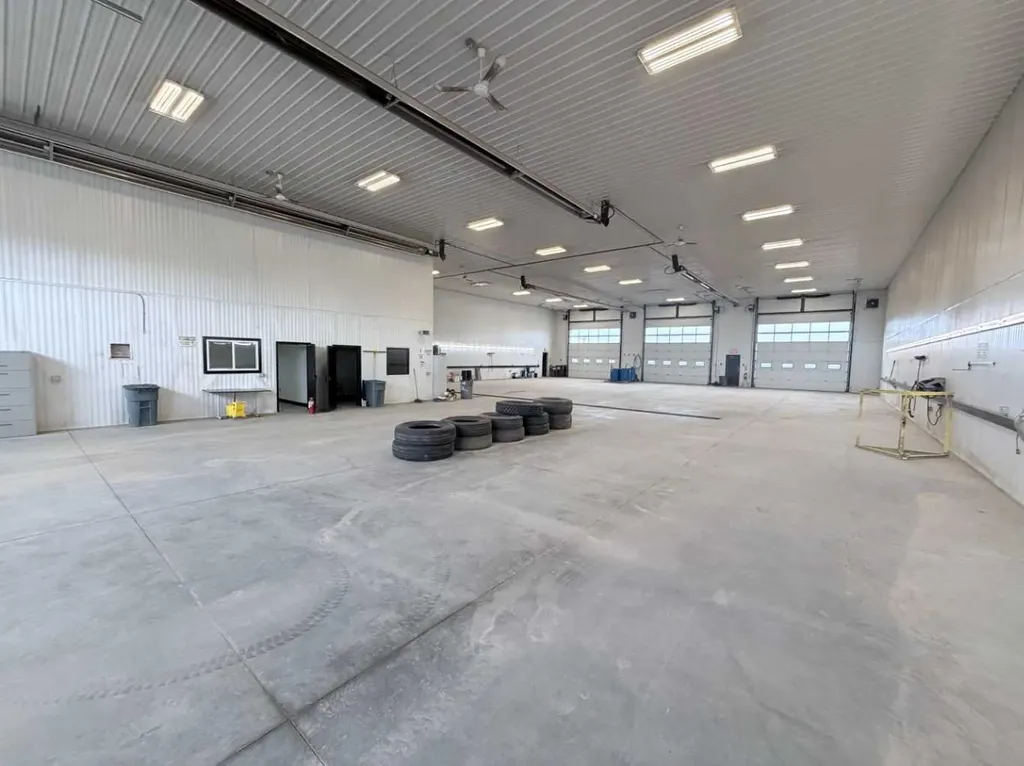 9501 78 Avenue Clairmont AB T8V 2Z7