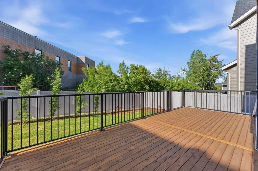 378 Bessborough Drive SW Calgary AB T3E 8H5