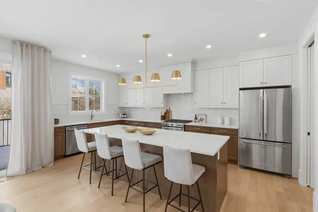378 Bessborough Drive SW Calgary AB T3E 8H5