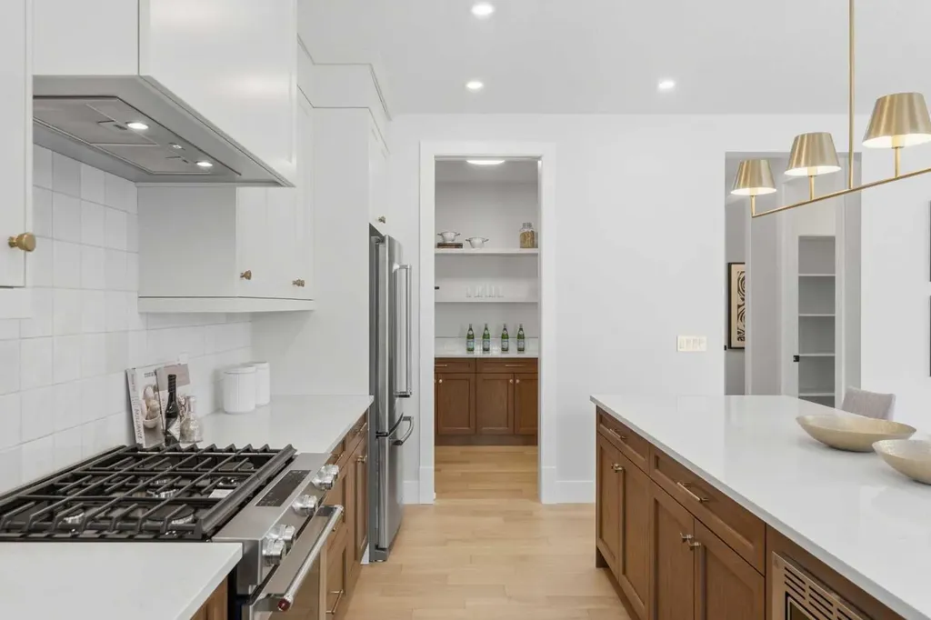 378 Bessborough Drive SW Calgary AB T3E 8H5