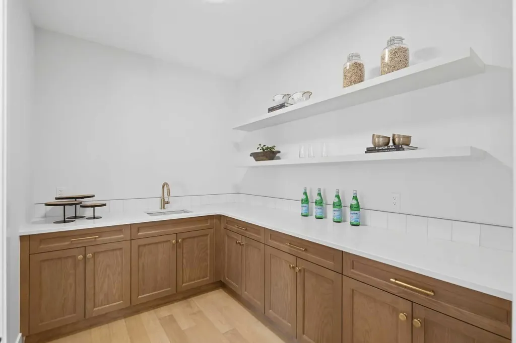 378 Bessborough Drive SW Calgary AB T3E 8H5