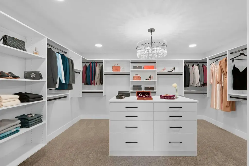 378 Bessborough Drive SW Calgary AB T3E 8H5