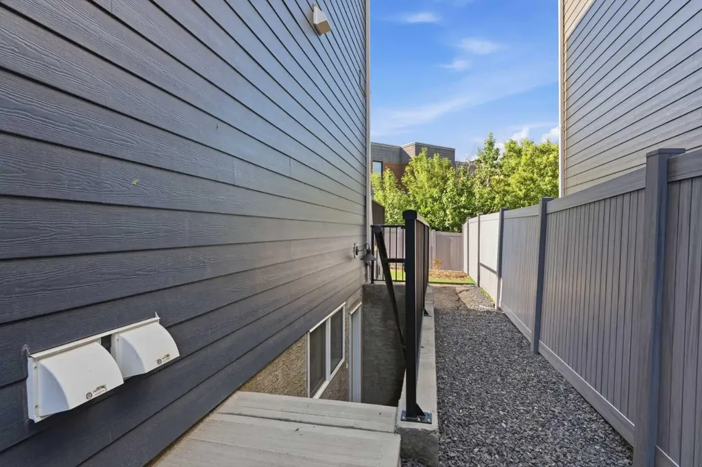 378 Bessborough Drive SW Calgary AB T3E 8H5