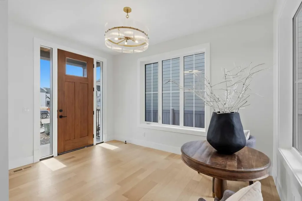 378 Bessborough Drive SW Calgary AB T3E 8H5