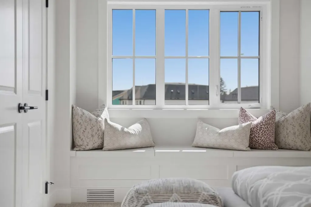 378 Bessborough Drive SW Calgary AB T3E 8H5