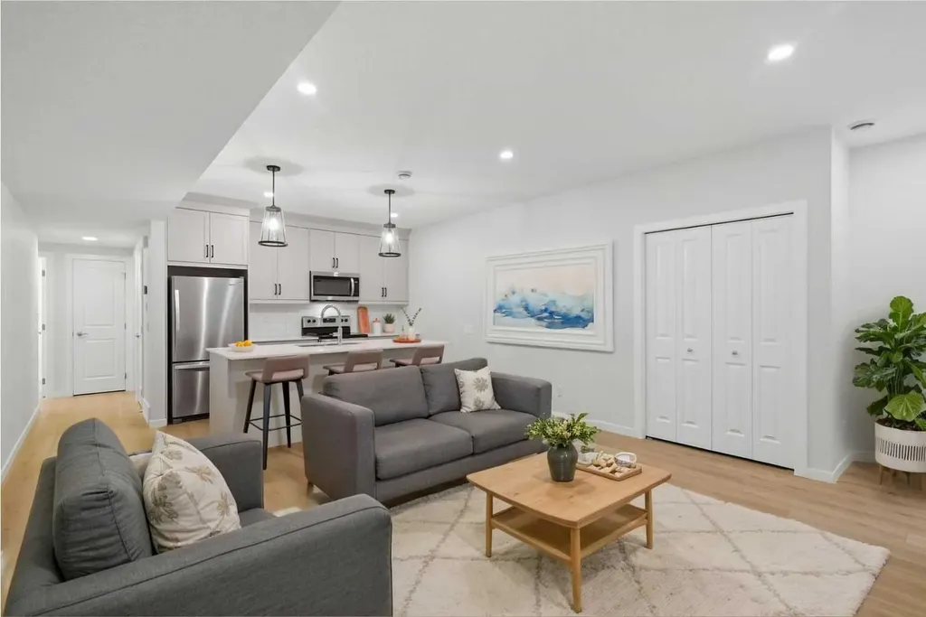 378 Bessborough Drive SW Calgary AB T3E 8H5