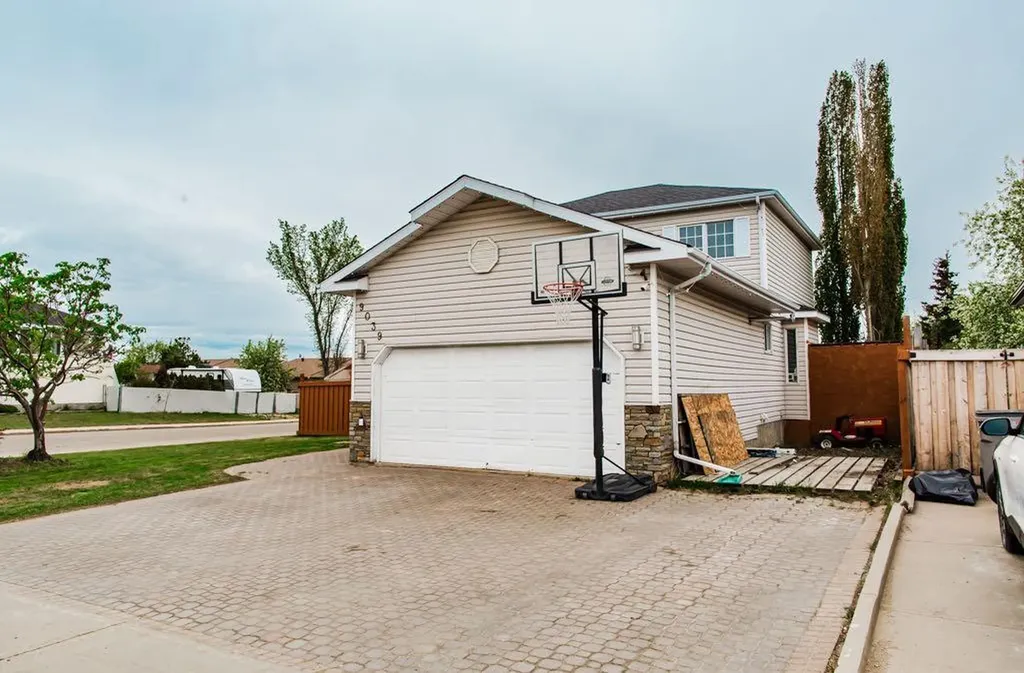 9039 106 Avenue Grande Prairie AB T8X 1H8