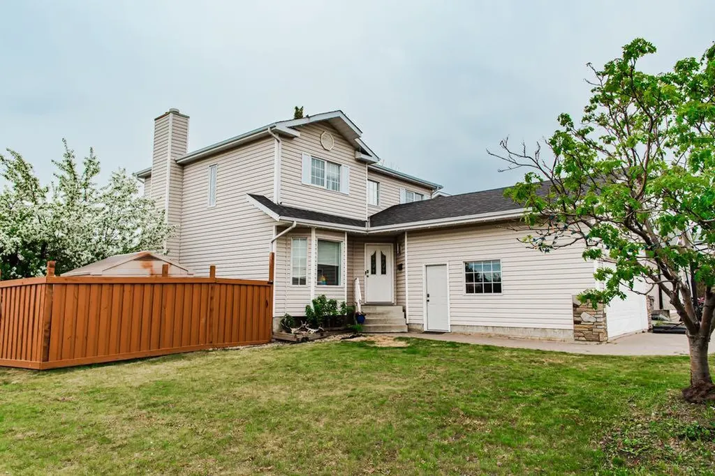 9039 106 Avenue Grande Prairie AB T8X 1H8