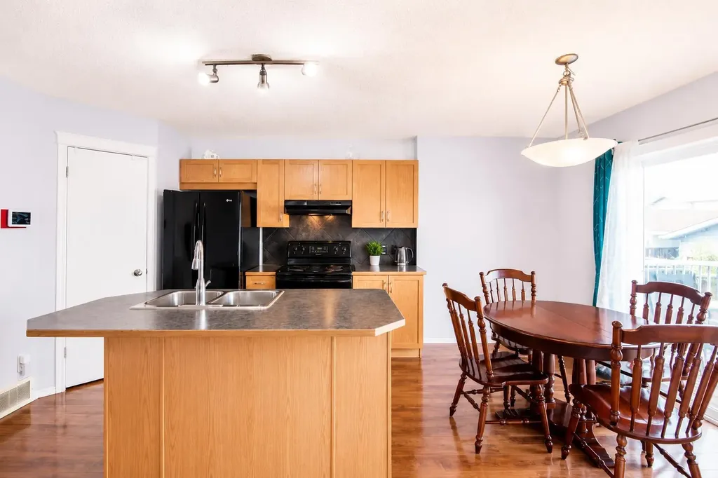 168 Prestwick Heights SE Calgary AB T2Z 4H9