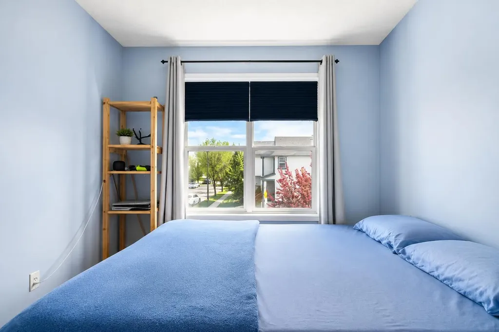 168 Prestwick Heights SE Calgary AB T2Z 4H9