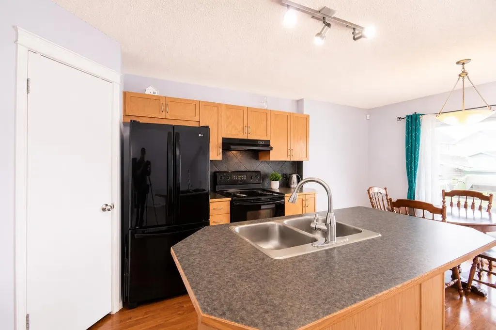 168 Prestwick Heights SE Calgary AB T2Z 4H9