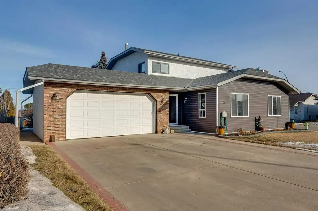 4804 44 Street Innisfail AB T4G 1M7