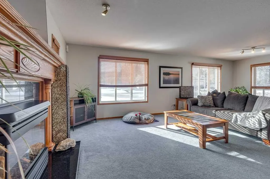 4804 44 Street Innisfail AB T4G 1M7