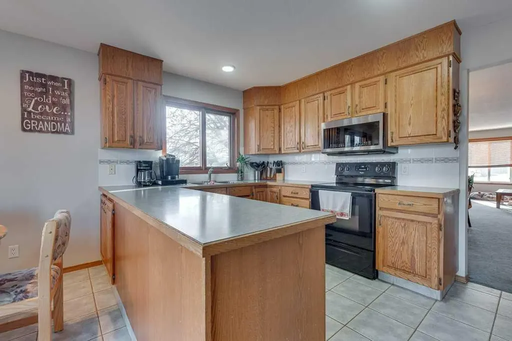 4804 44 Street Innisfail AB T4G 1M7