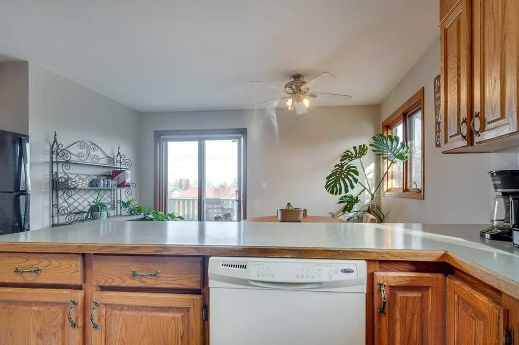 4804 44 Street Innisfail AB T4G 1M7