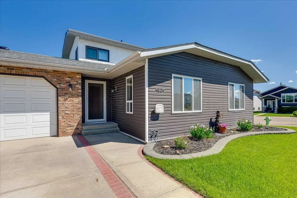 4804 44 Street Innisfail AB T4G 1M7