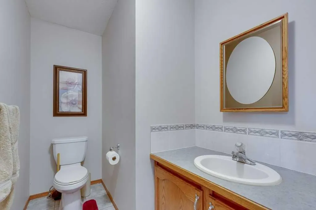 4804 44 Street Innisfail AB T4G 1M7