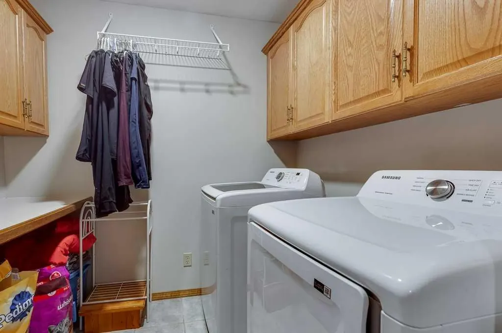 4804 44 Street Innisfail AB T4G 1M7