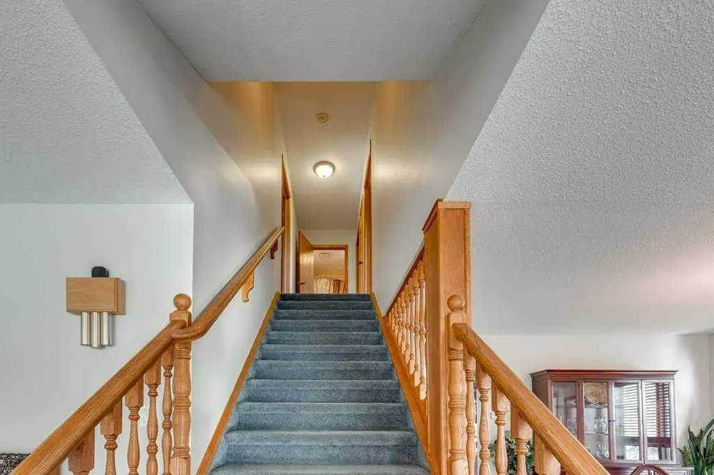 4804 44 Street Innisfail AB T4G 1M7