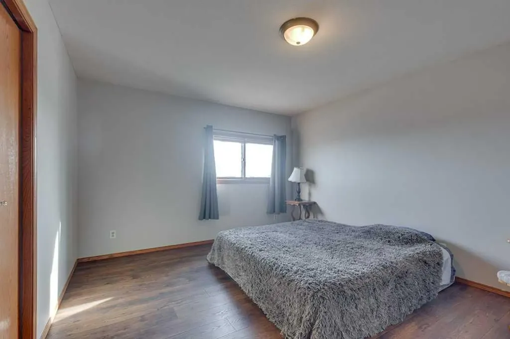 4804 44 Street Innisfail AB T4G 1M7