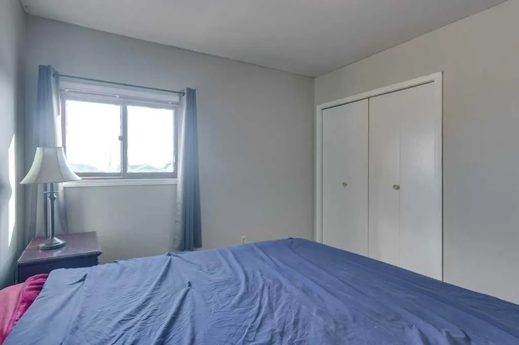 4804 44 Street Innisfail AB T4G 1M7