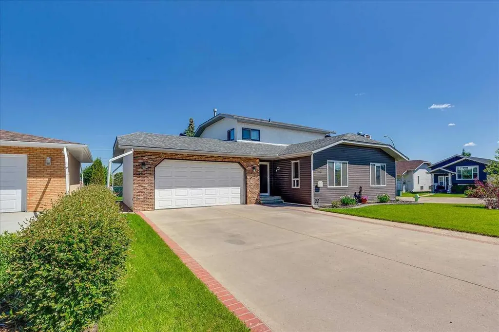 4804 44 Street Innisfail AB T4G 1M7