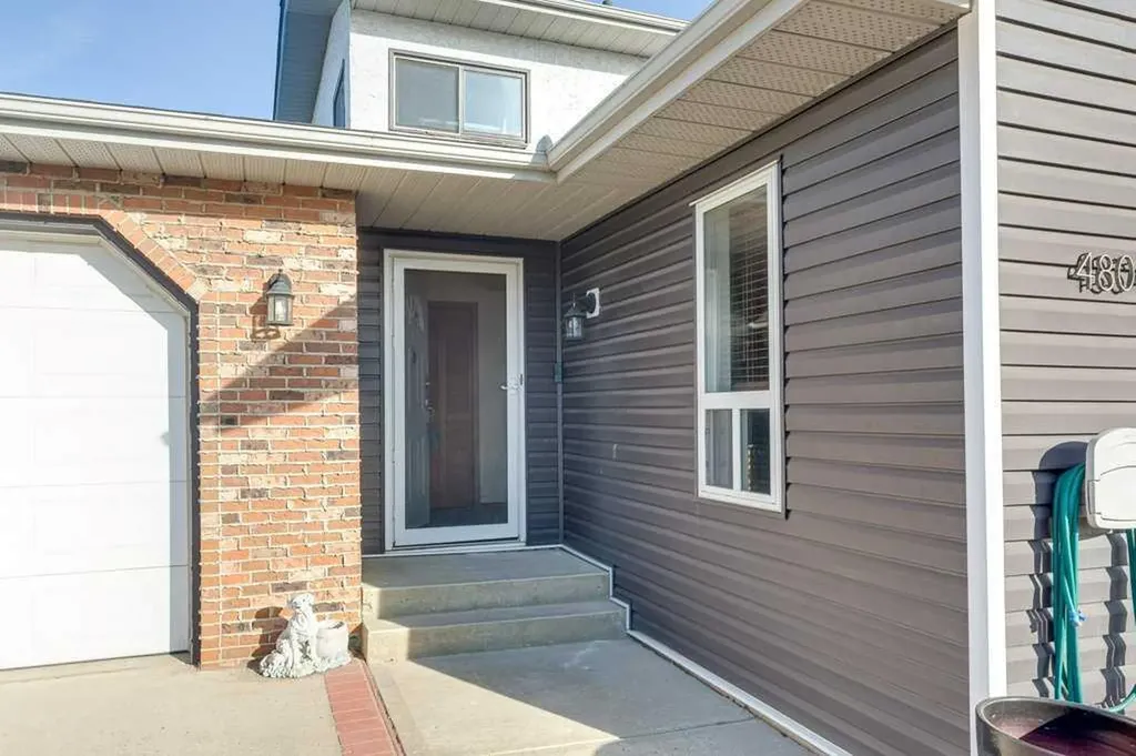 4804 44 Street Innisfail AB T4G 1M7